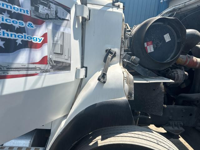 1993 Ford LA9000 Right White Extension Fiberglass Fender Extension (Hood): W/Bracket
