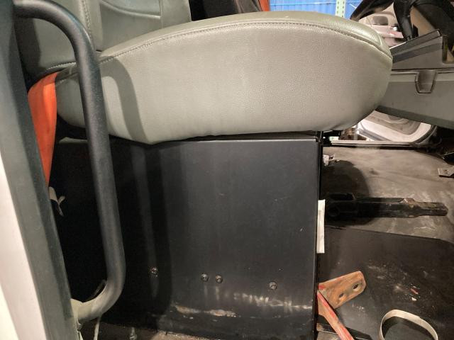 2014 Kenworth T680 Seat, Non-Suspension