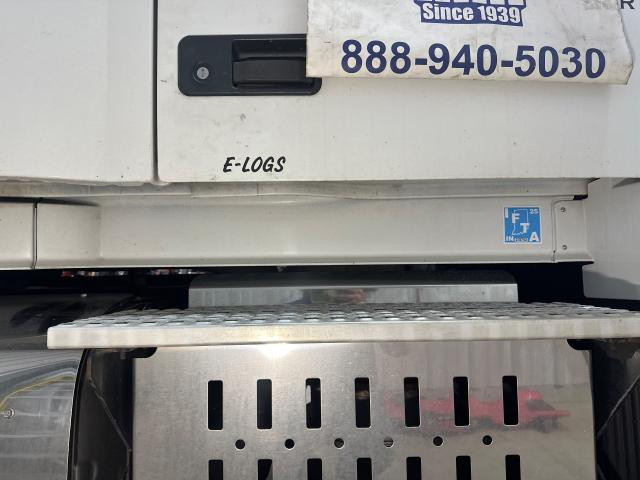 2014 Volvo VNL Right Cab, Exterior Cab Panel