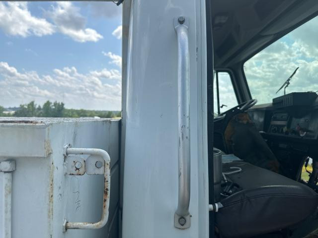 1999 International 4900 19.5-inch Grab Handle