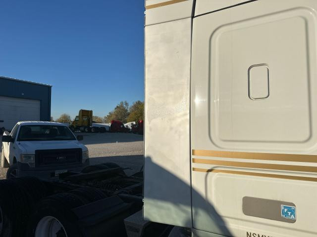 Freightliner CASCADIA White Lower Fairing/Cab Extender