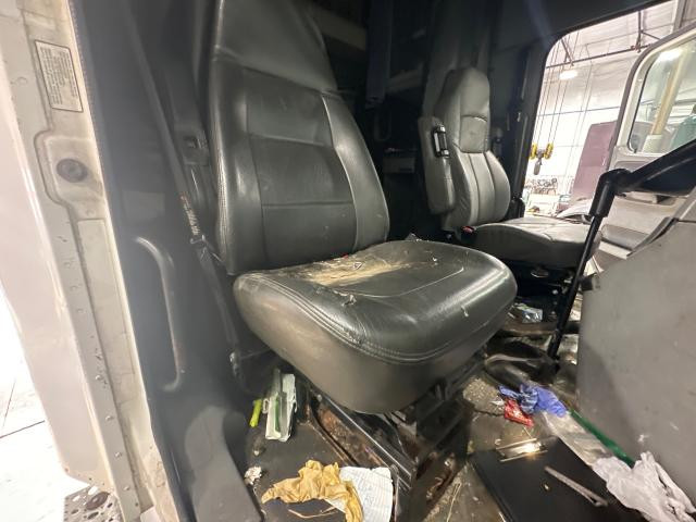 2007 Freightliner C120 CENTURY Right Seat, Air Ride
