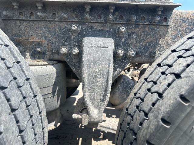 2003 Freightliner COLUMBIA 120 Left Suspension Spring Hanger
