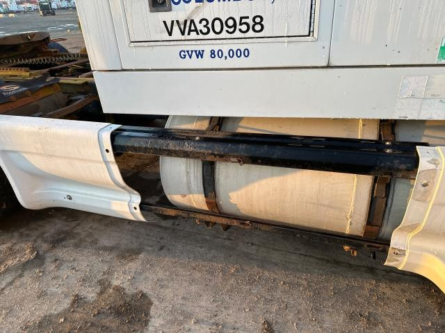 1997 Ford L9522 Right Bracket, Chassis Fairing