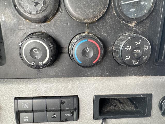 2021 Freightliner CASCADIA Heater & AC Temp Control: 3 Knobs, 3 Buttons