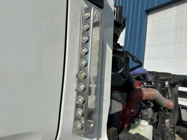 2022 Peterbilt 579 Right Lighting, Exterior