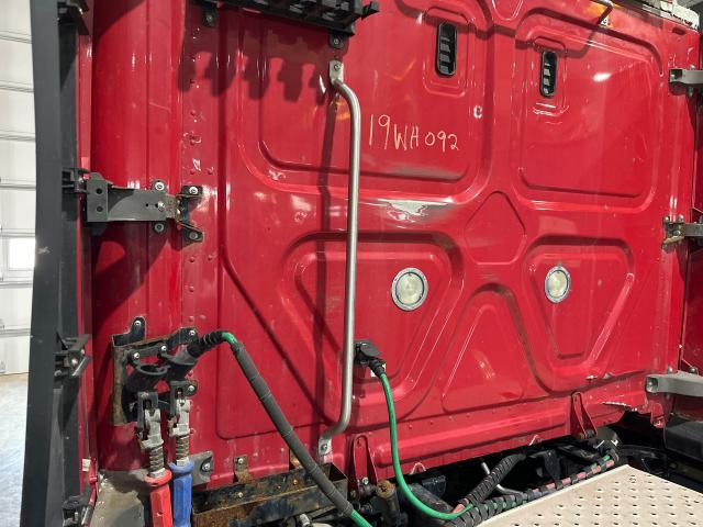 2019 Freightliner CASCADIA 42-inch Grab Handle