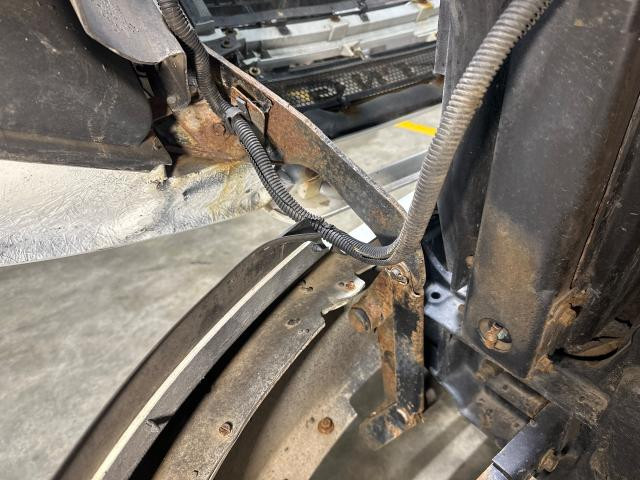 2004 Sterling A9513 Hinge: P/N VERIFY