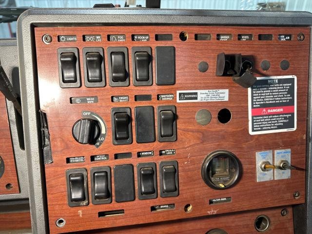 Mack CL Dash Panel: Gauge And Switch