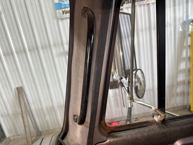 1999 Mack CL 15-inch Grab Handle