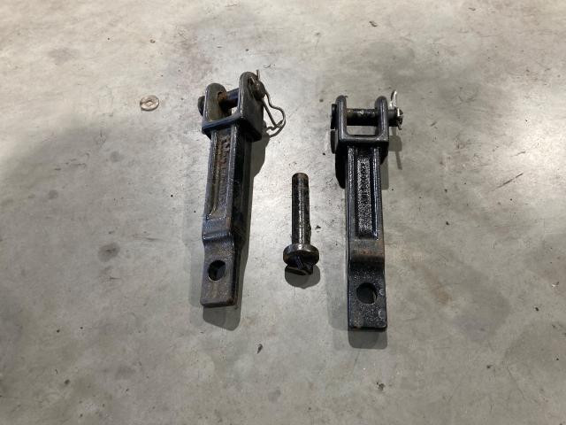 2014 Peterbilt 579 Tow Hook