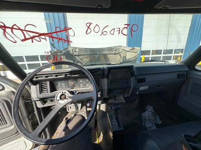 1995 Ford F800 Dash Assembly
