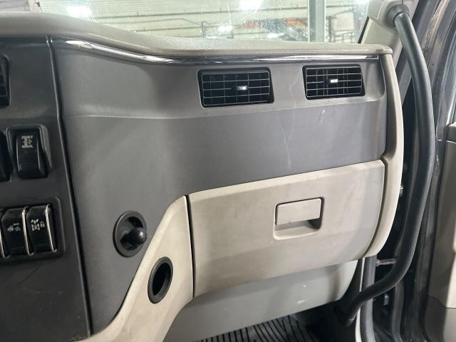 Peterbilt 579 Dash Panel: Trim Or Cover