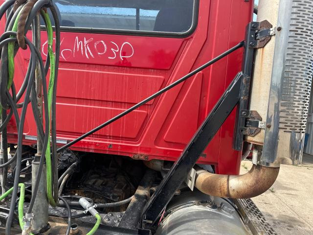 2006 Mack CXN Right Bracket