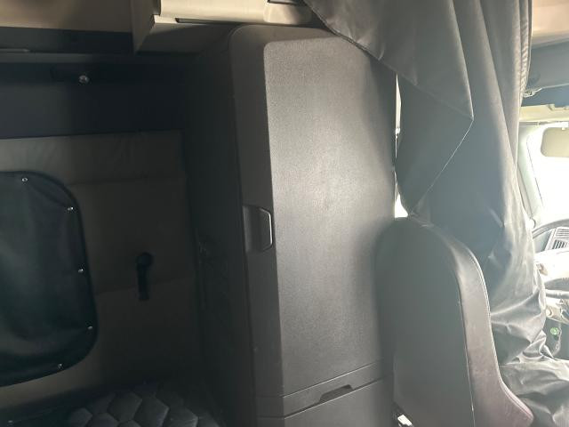 2021 Freightliner CASCADIA Left Cabinets