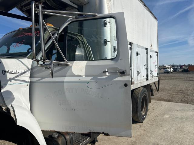 1995 Ford F800 Left Door