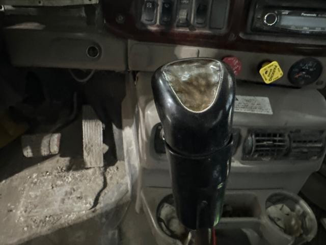 2004 Fuller RTX16709B Shift Lever