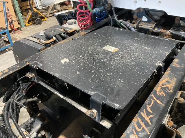 2014 Kenworth T680 Aluminum Battery Box | Length: 33.00 | Width: 24.0