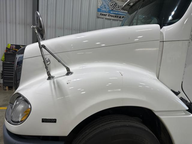 Hood, 2009 Freightliner COLUMBIA 120 : White
