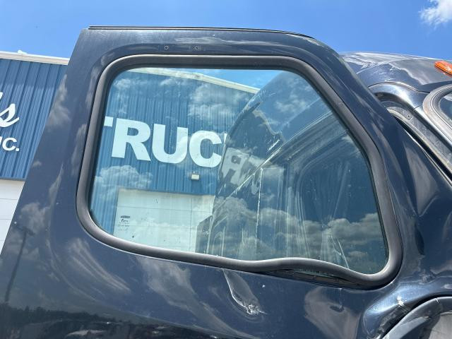 2018 Freightliner CASCADIA Right Door Glass