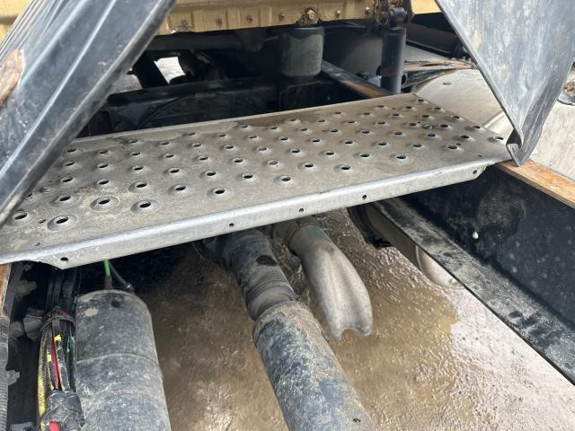 2014 Freightliner CASCADIA 14-inch Deckplate