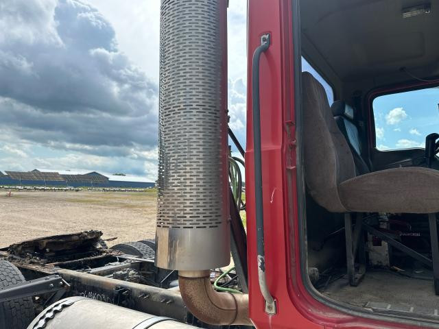 2006 Mack CXN 42-inch Grab Handle