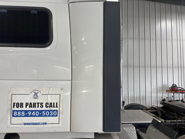 Volvo VNL White Left Lower Fairing/Cab Extender