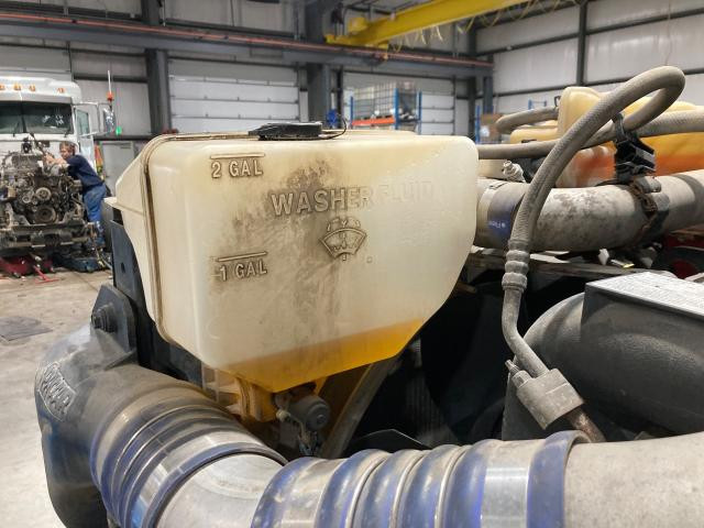 2019 Peterbilt 579 Windshield Washer Reservoir