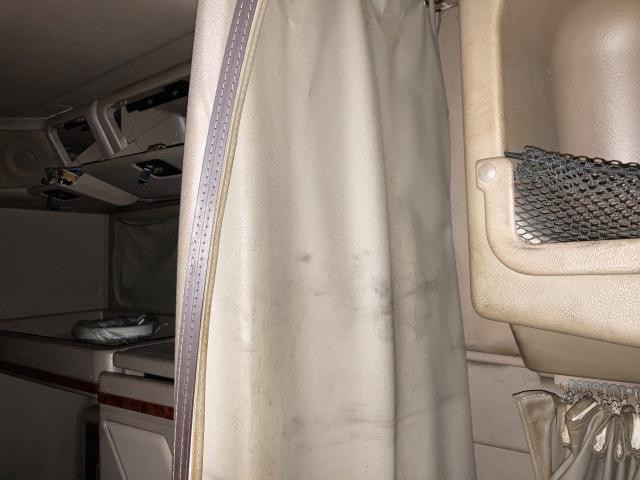 2005 International 9900 Interior, Curtains