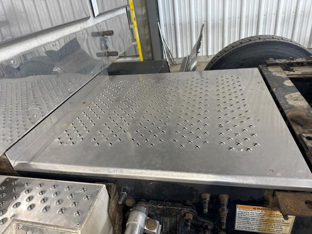2014 Volvo VNL 34-inch Deckplate