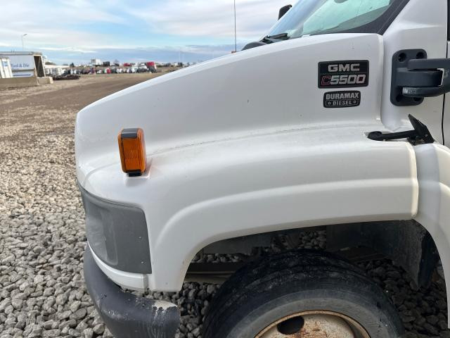 Hood, 2004 Gmc C5500 : White