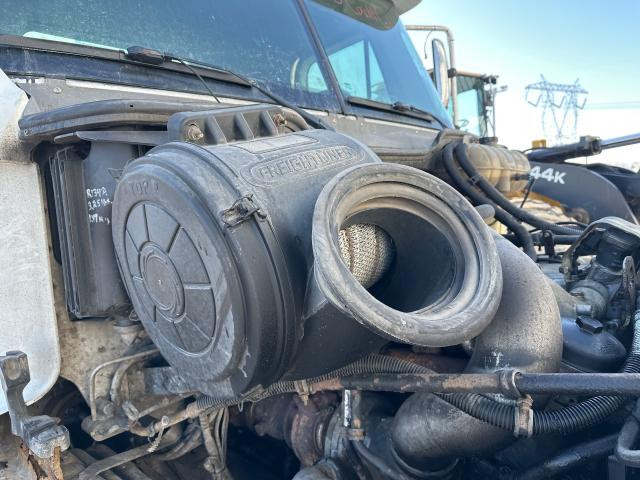 2006 Freightliner COLUMBIA 112 14-inch Poly Donaldson Air Cleaner