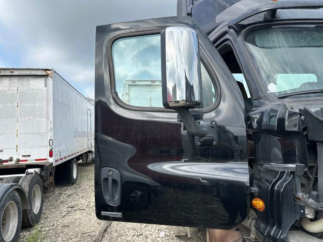 2017 Freightliner CASCADIA Right Door