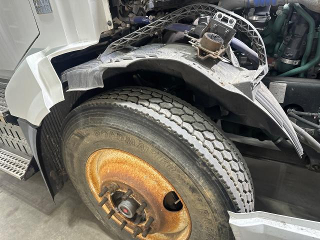 2014 Volvo VNL Right Inner Fender