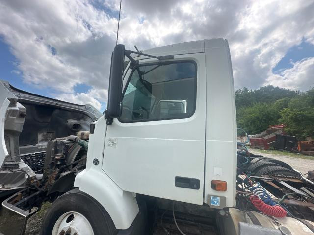 2007 Volvo VNM Left Door