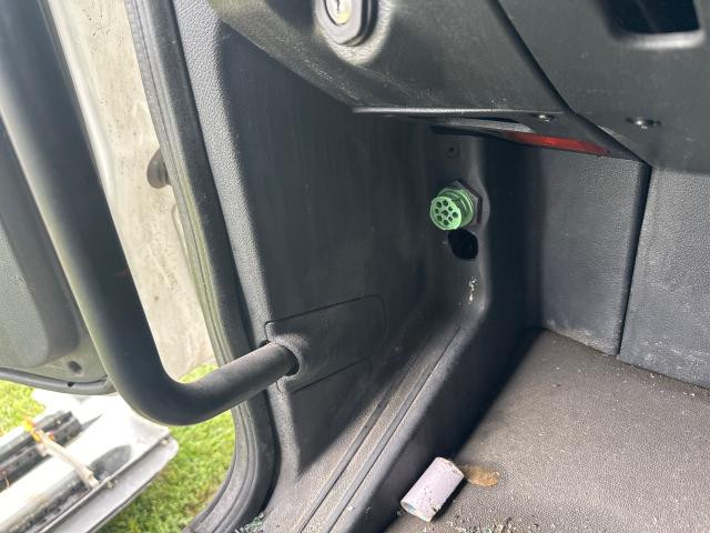 Freightliner CASCADIA Dash Panel: Kick