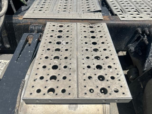 2003 Freightliner COLUMBIA 120 14-inch Deckplate