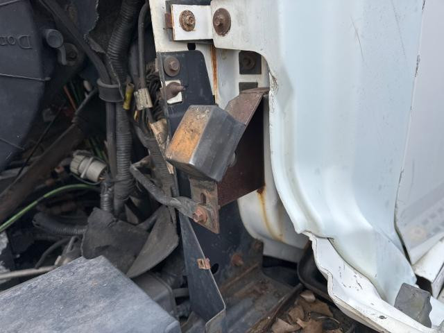 1997 Ford L9522 Left Hood Rest