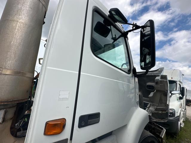 2007 Volvo VNM Right Door