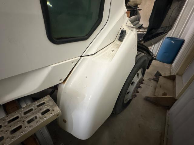 1998 Ford A9522 Right White Extension Fiberglass Fender Extension (Hood): Does Not Include Brackets, Chipped And Scuffed At The Top Edge