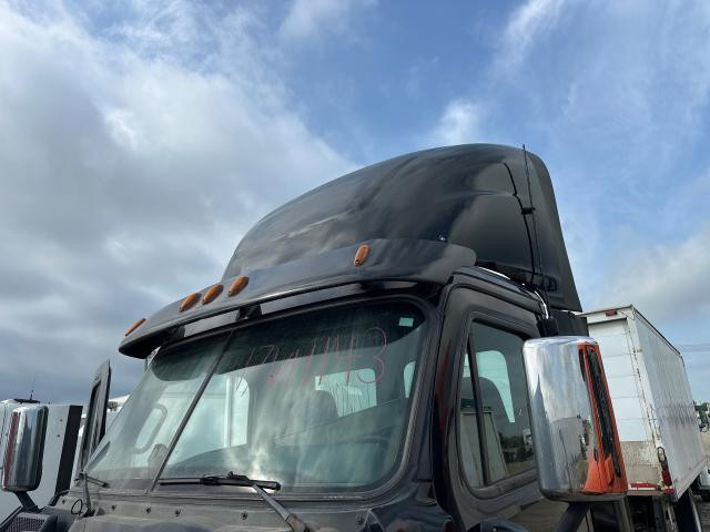 2017 Freightliner CASCADIA Sun Visor (Exterior)