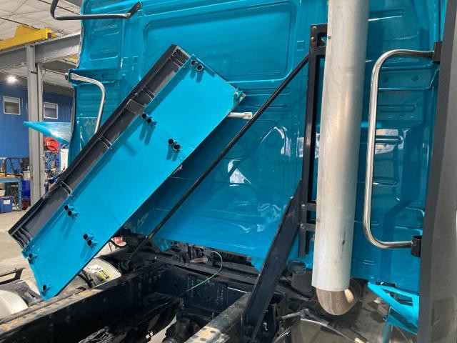 2020 Volvo VNL Right Bracket