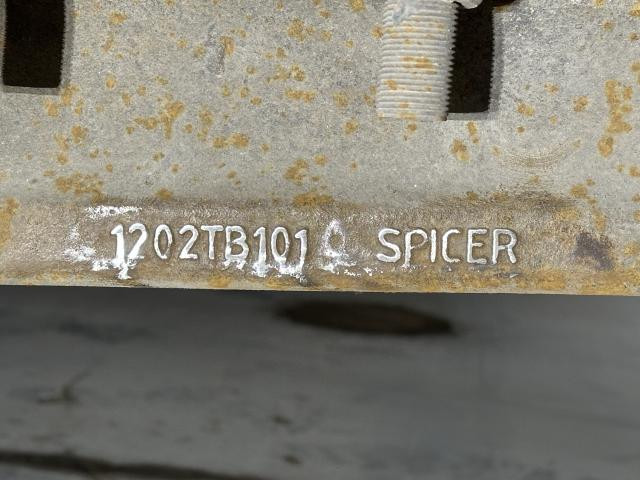 2016 Eaton E-1202I Axle Assembly, Front