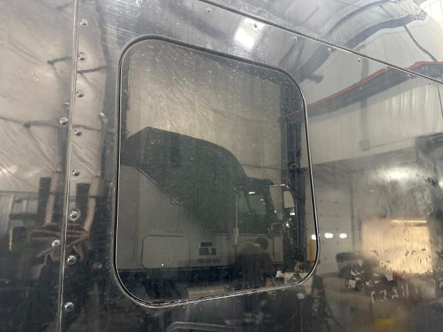 2020 Peterbilt 579 Right Window
