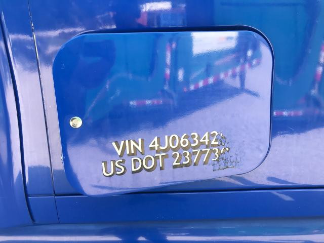 2004 Kenworth T2000 Right Sleeper Door