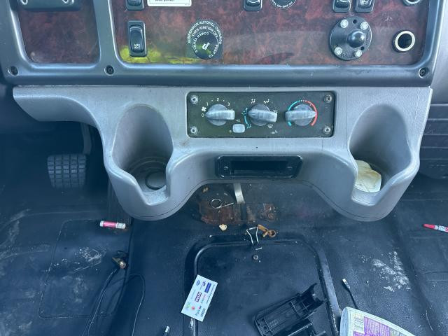 Freightliner M2 106 Dash Panel: Cup Holder