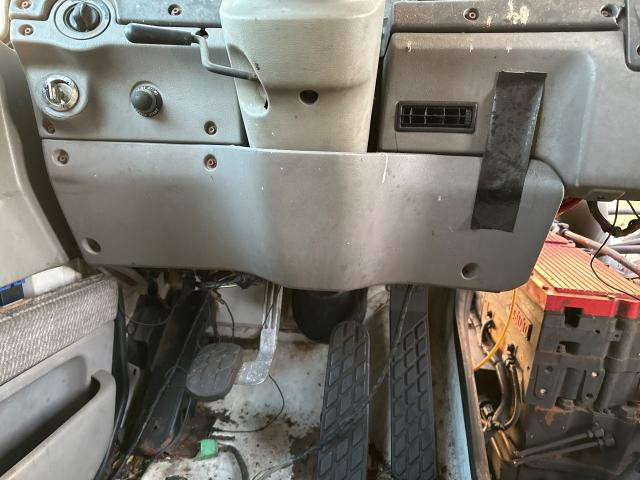 Ford L9522 Dash Panel: Column Cover