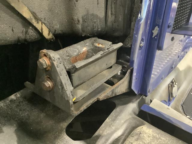 1999 International 9400 Left Hood Rest
