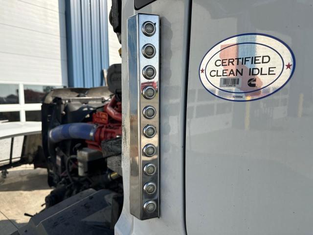 2022 Peterbilt 579 Left Lighting, Exterior