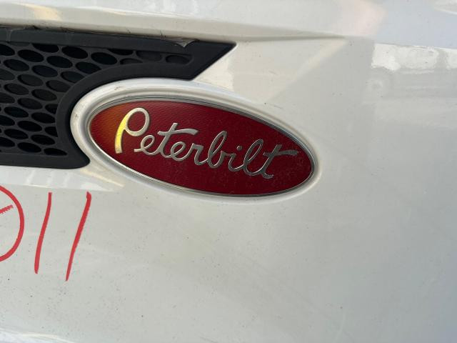 2022 Peterbilt 579 Emblem